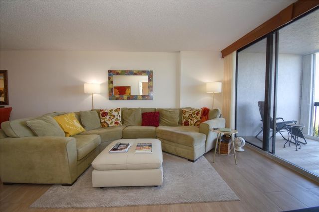 510 N Ocean Boulevard 303, Pompano Beach, FL 33062