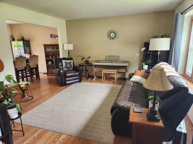 827 Boxwood Drive, Crystal Lake, IL 60014