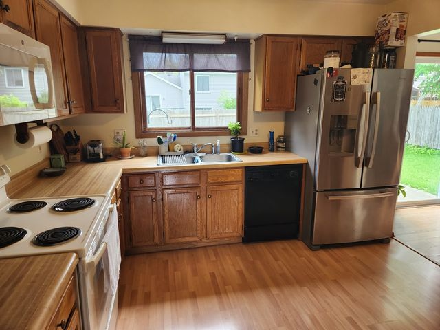 827 Boxwood Drive, Crystal Lake, IL 60014