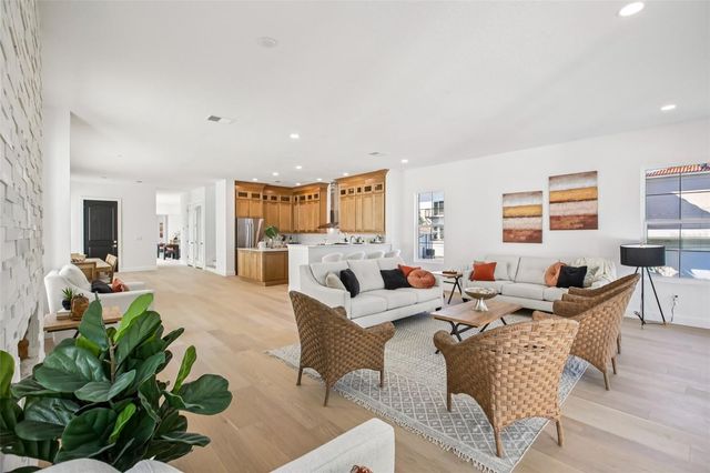 126 RICARDO WAY NE, St Petersburg, FL 33704