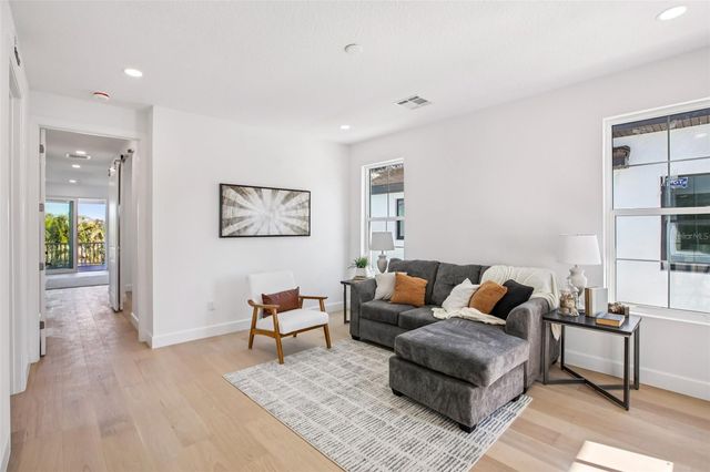 126 RICARDO WAY NE, St Petersburg, FL 33704