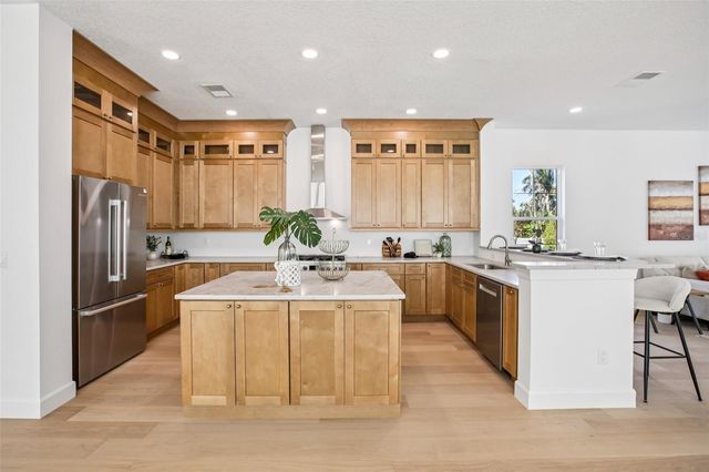 126 RICARDO WAY NE, St Petersburg, FL 33704