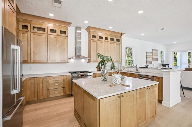 126 RICARDO WAY NE, St Petersburg, FL 33704