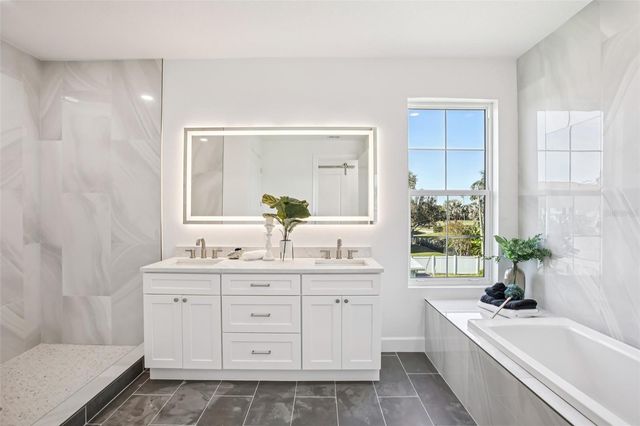 126 RICARDO WAY NE, St Petersburg, FL 33704