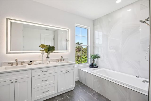 126 RICARDO WAY NE, St Petersburg, FL 33704