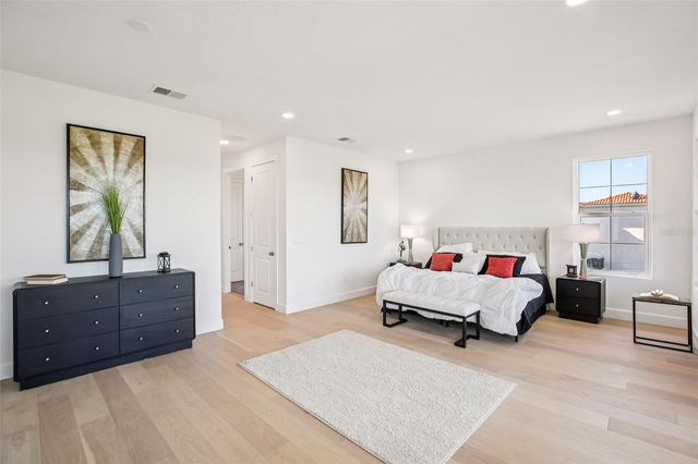 126 RICARDO WAY NE, St Petersburg, FL 33704