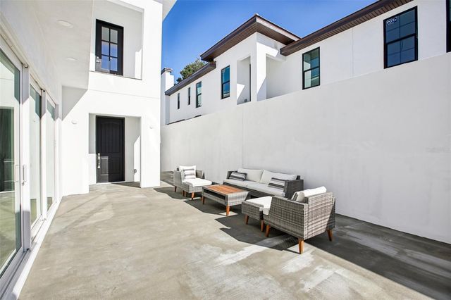 126 RICARDO WAY NE, St Petersburg, FL 33704