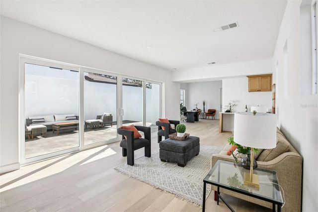 126 RICARDO WAY NE, St Petersburg, FL 33704