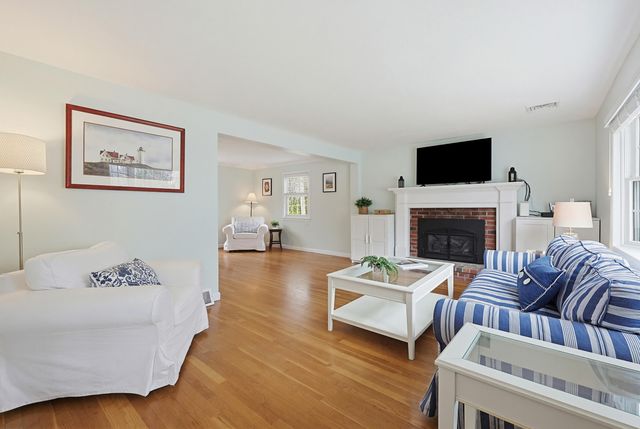 4 Clement Street, Sandwich, MA 02563