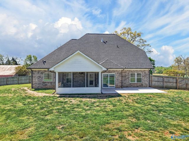 27 Hancock Road, Fayetteville, TN 37334