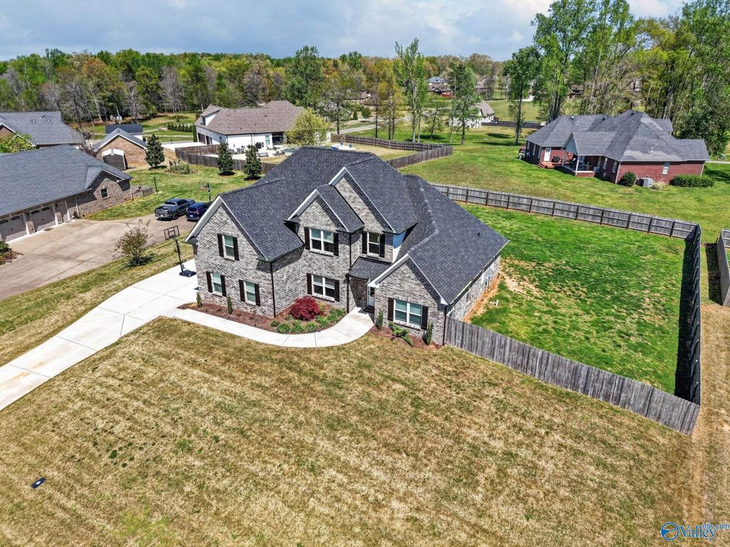27 Hancock Road, Fayetteville, TN 37334