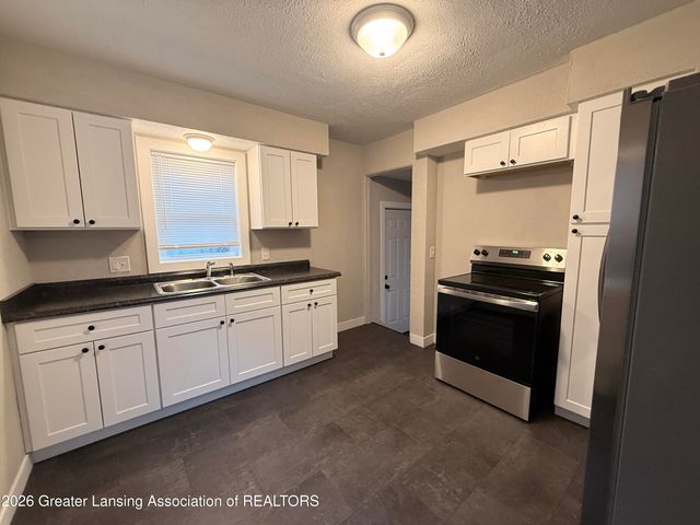 3529 Glenwood Avenue, Lansing, MI 48910