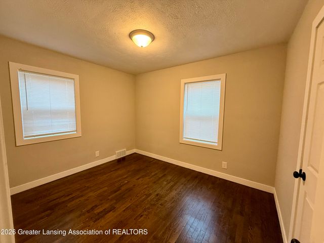 3529 Glenwood Avenue, Lansing, MI 48910