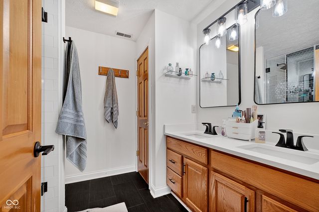 1020 Sunset Bay, Cicero, IN 46034