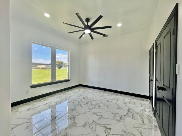 127 Valley Meadows Drive, Springtown, TX 76082