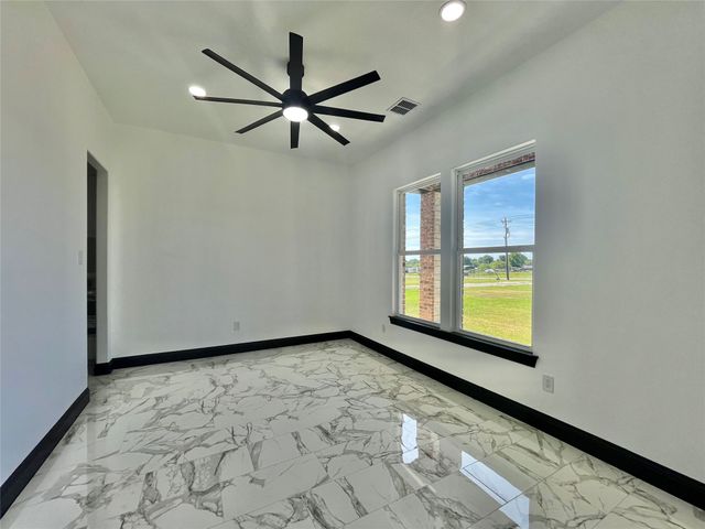 127 Valley Meadows Drive, Springtown, TX 76082