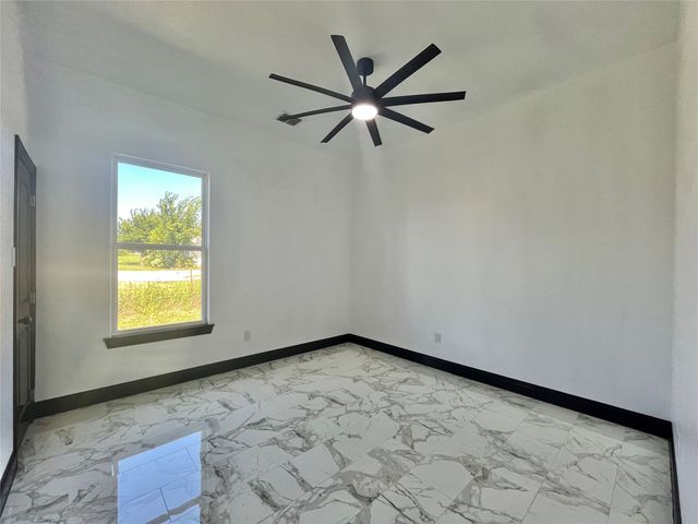 127 Valley Meadows Drive, Springtown, TX 76082