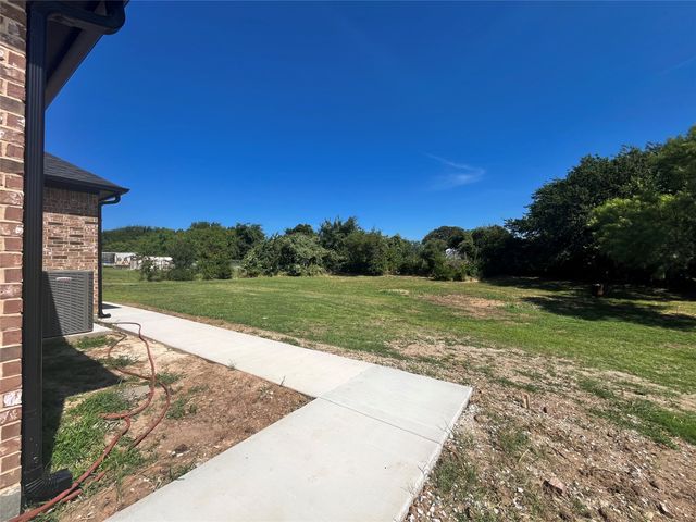 127 Valley Meadows Drive, Springtown, TX 76082