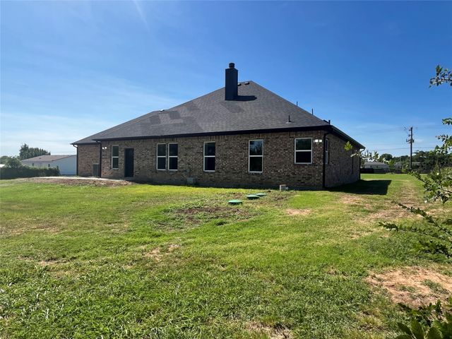 127 Valley Meadows Drive, Springtown, TX 76082