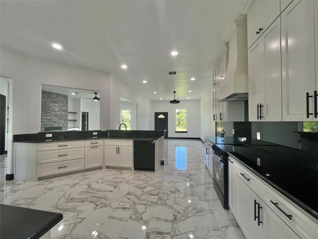 127 Valley Meadows Drive, Springtown, TX 76082