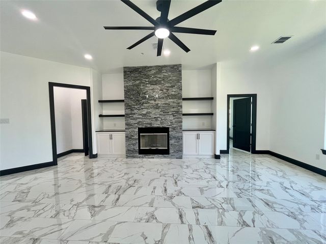 127 Valley Meadows Drive, Springtown, TX 76082
