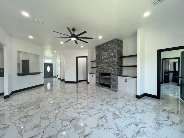 127 Valley Meadows Drive, Springtown, TX 76082