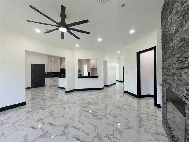 127 Valley Meadows Drive, Springtown, TX 76082