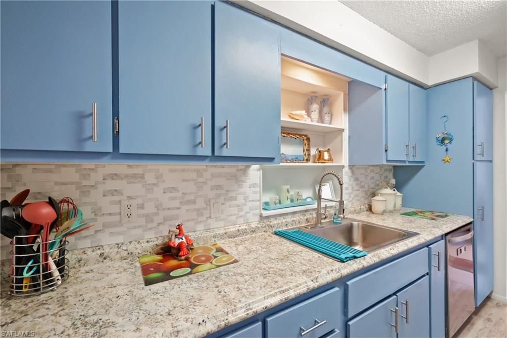 4517 Vinsetta AVE, NORTH FORT MYERS, FL 33903 — photo 4