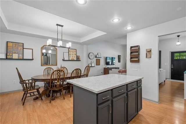 8126 NW 77th Court, Kansas City, MO 64152