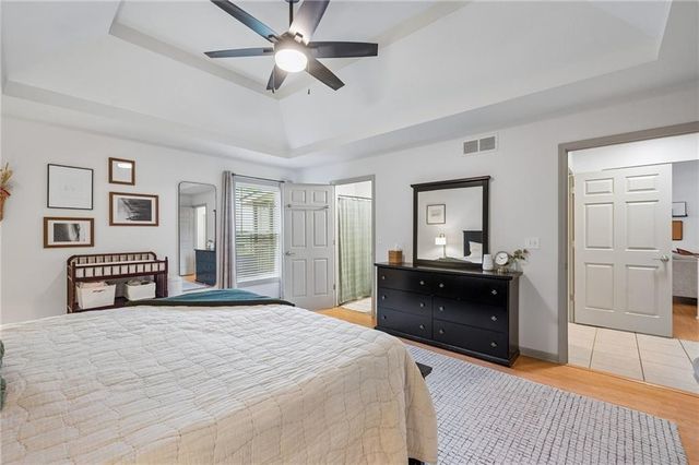 8126 NW 77th Court, Kansas City, MO 64152