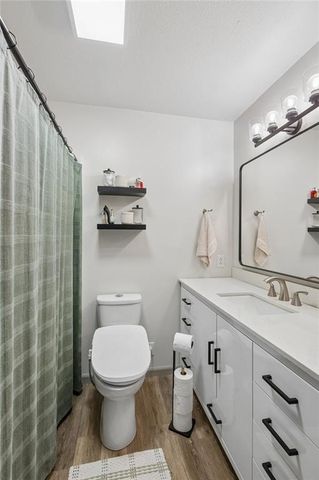 8126 NW 77th Court, Kansas City, MO 64152