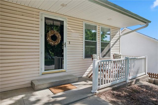 8126 NW 77th Court, Kansas City, MO 64152