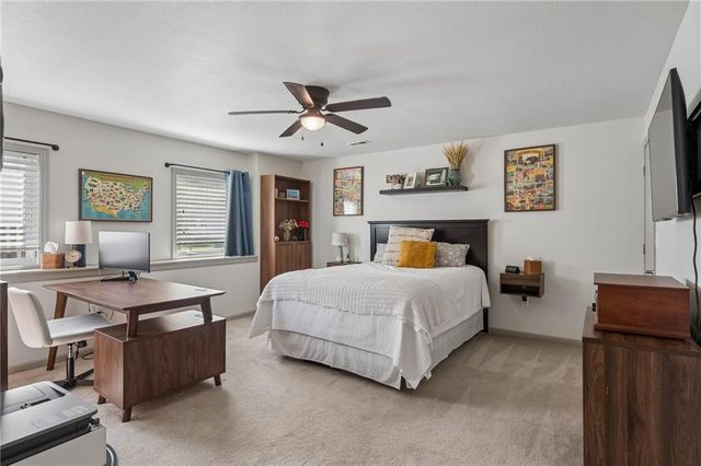 8126 NW 77th Court, Kansas City, MO 64152