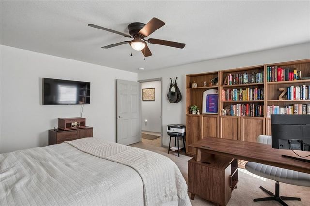 8126 NW 77th Court, Kansas City, MO 64152