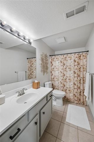 8126 NW 77th Court, Kansas City, MO 64152