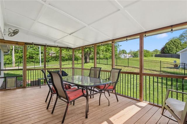 8126 NW 77th Court, Kansas City, MO 64152