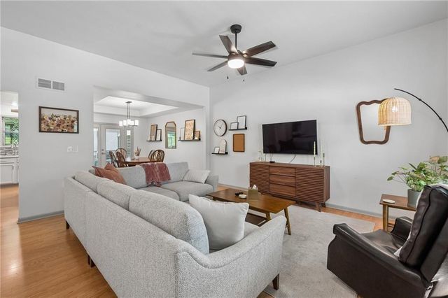 8126 NW 77th Court, Kansas City, MO 64152