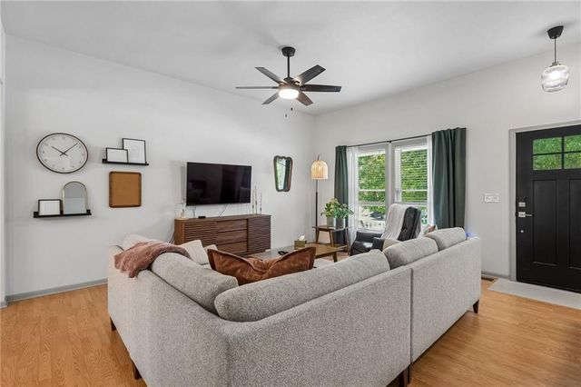 8126 NW 77th Court, Kansas City, MO 64152