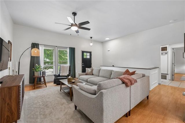 8126 NW 77th Court, Kansas City, MO 64152