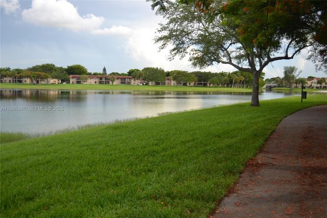 9727 Hammocks Blvd 207D, Miami, FL 33196