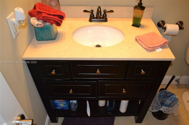 9727 Hammocks Blvd 207D, Miami, FL 33196