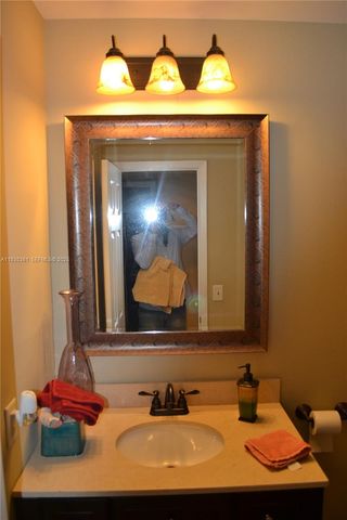 9727 Hammocks Blvd 207D, Miami, FL 33196