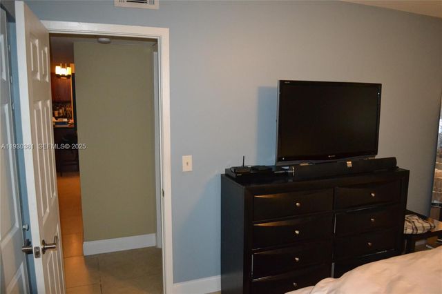 9727 Hammocks Blvd 207D, Miami, FL 33196