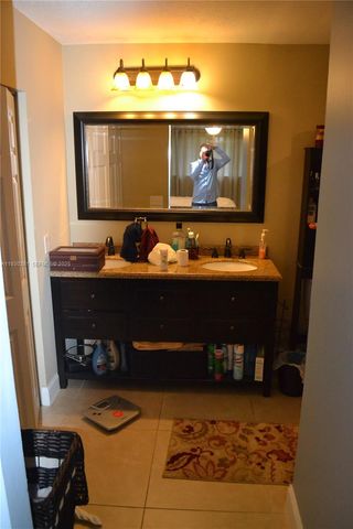 9727 Hammocks Blvd 207D, Miami, FL 33196