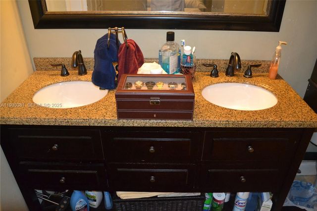 9727 Hammocks Blvd 207D, Miami, FL 33196