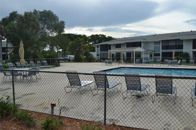 9727 Hammocks Blvd 207D, Miami, FL 33196