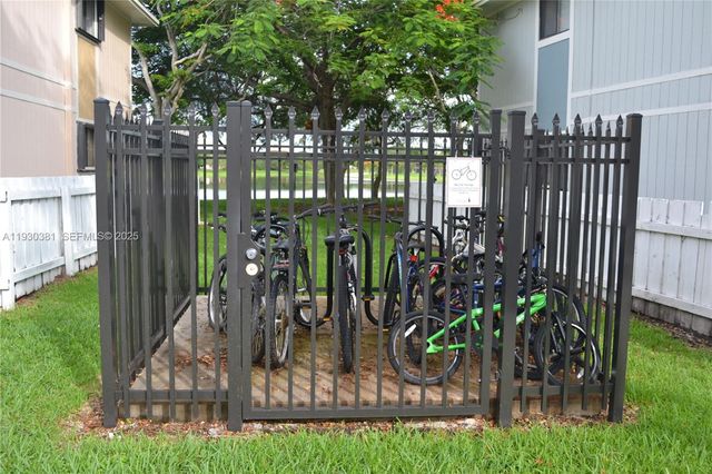 9727 Hammocks Blvd 207D, Miami, FL 33196