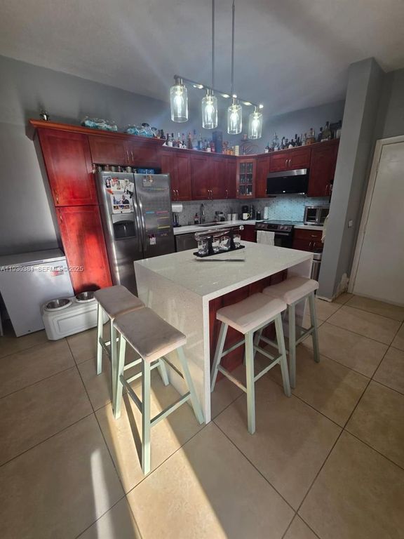 9727 Hammocks Blvd 207D, Miami, FL 33196