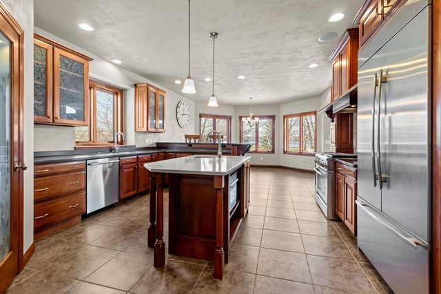 849 Whisper Falls LANE, Menasha, WI 54952