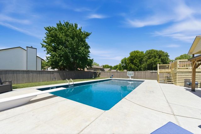 2213 N Forest Park St, Derby, KS 67037
